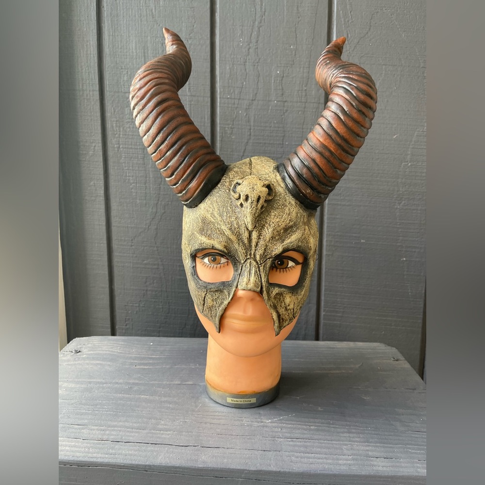 Mythical creature horned mask